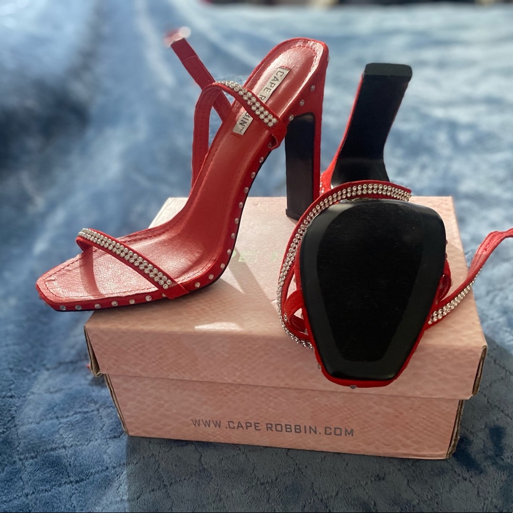 RRed Diamond Studded Heels